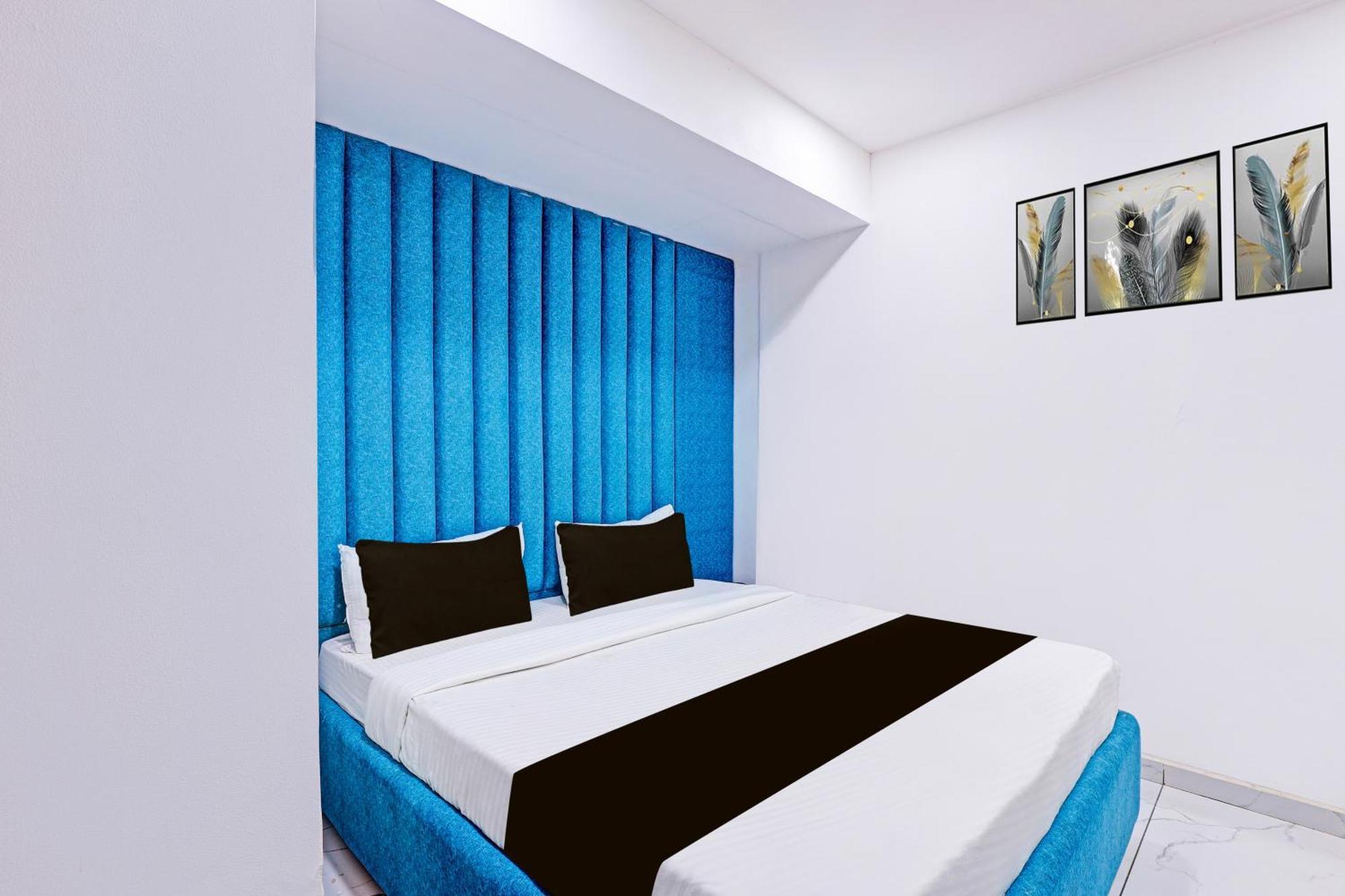 Super Hotel O Althan Formerly Hotel Niraant Сурат Экстерьер фото